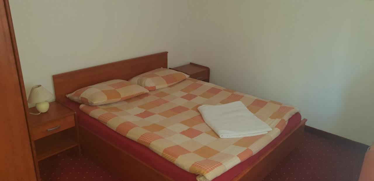 Klet Jana Bed & Breakfast Jastrebarsko Extérieur photo